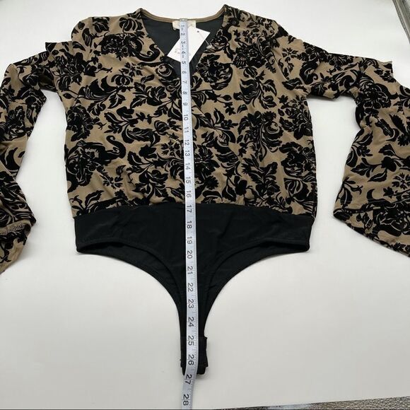 Ember Velvet Floral Lace Flare sleeve Bodysuit SMALL NWT - Picture 11 of 13